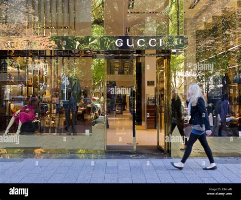 negozio di gucci dusseldorf|Luxury shopping on Königsallee in Düsseldorf .